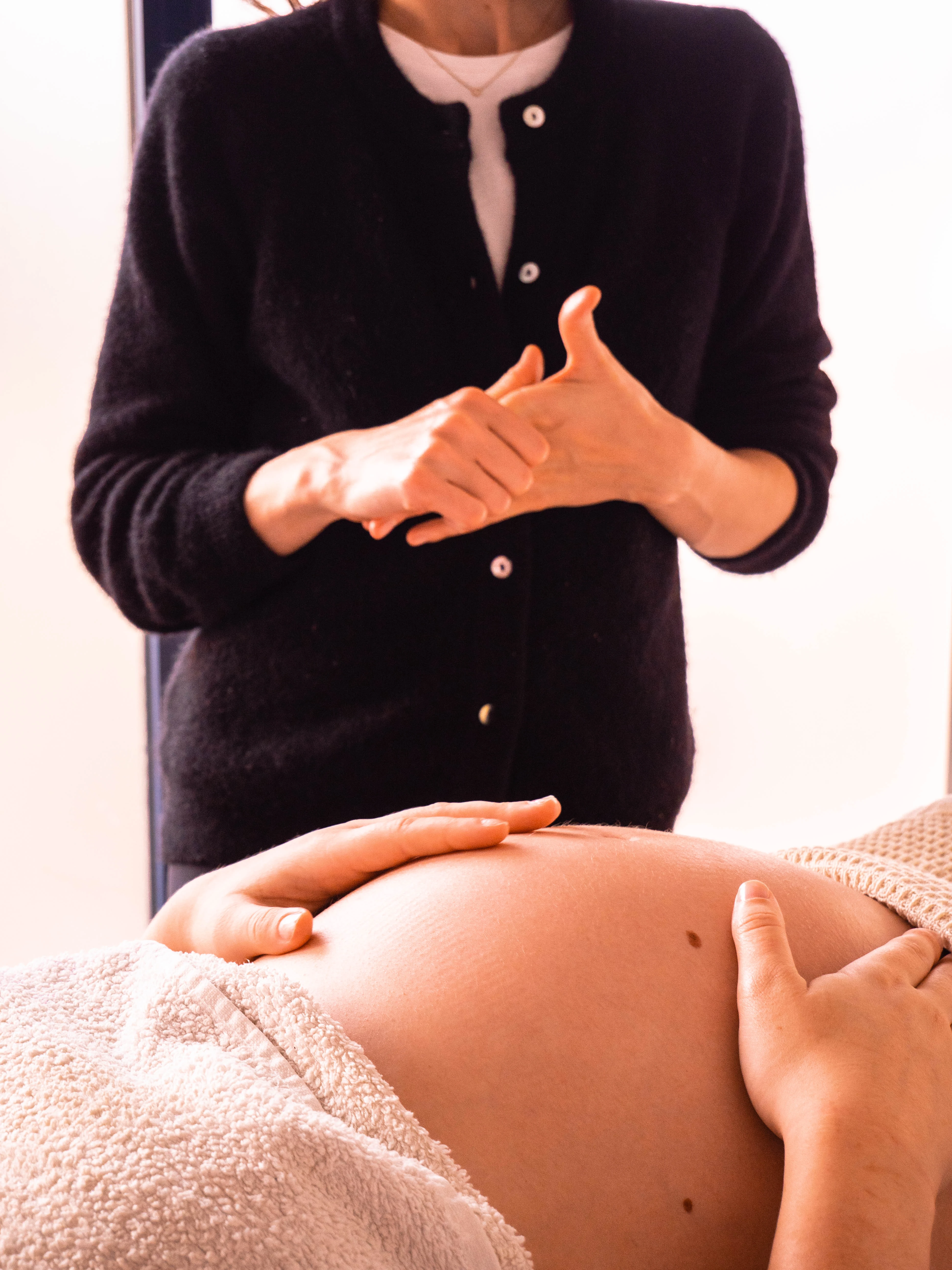 Ateliers massage bébé et préparation accouchement